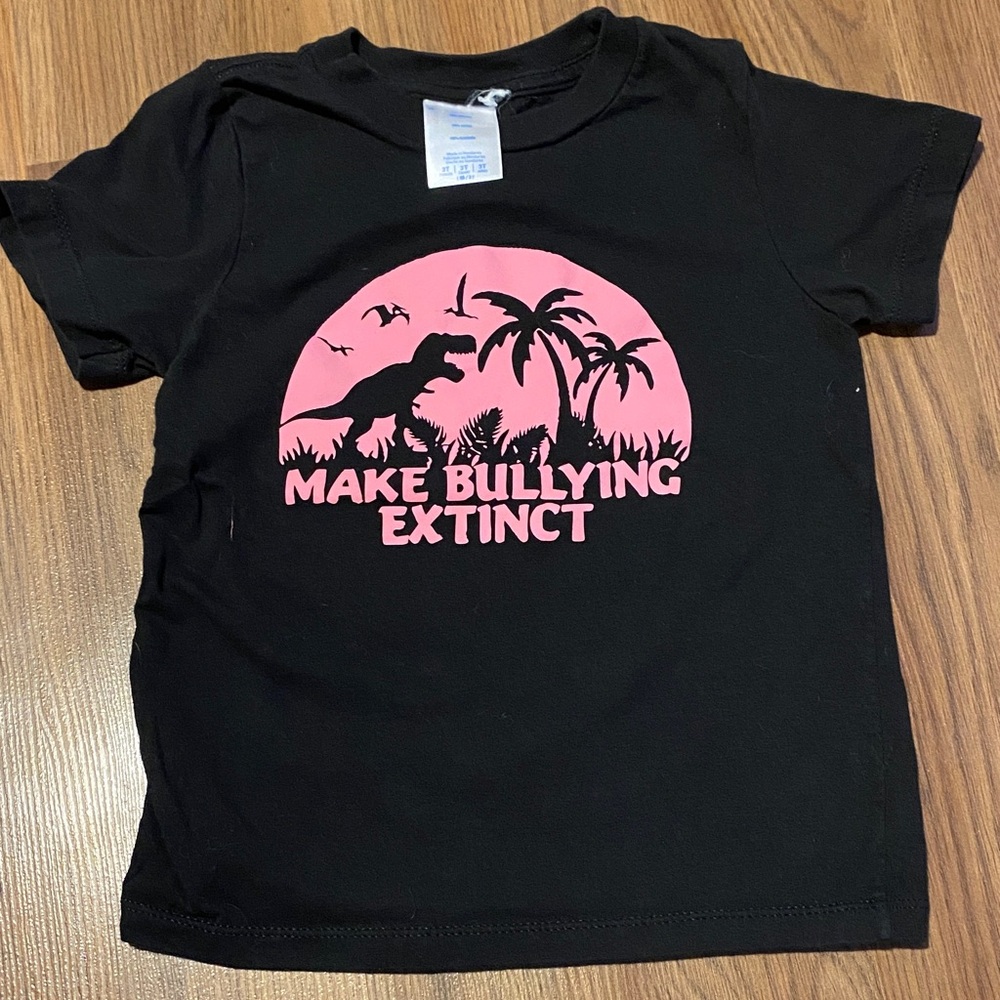 ✨8/$10. Make Bullying Extinct shirt. 3T